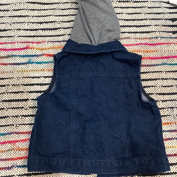 7 Seven Boys Hooded Denim Vest Size 2T - Picture 3 of 5